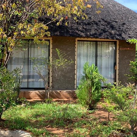 Jungle Breeze Home Stay Kasane Esterno foto