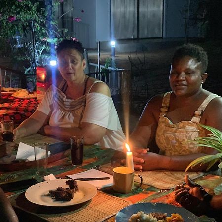 Jungle Breeze Home Stay Kasane Esterno foto