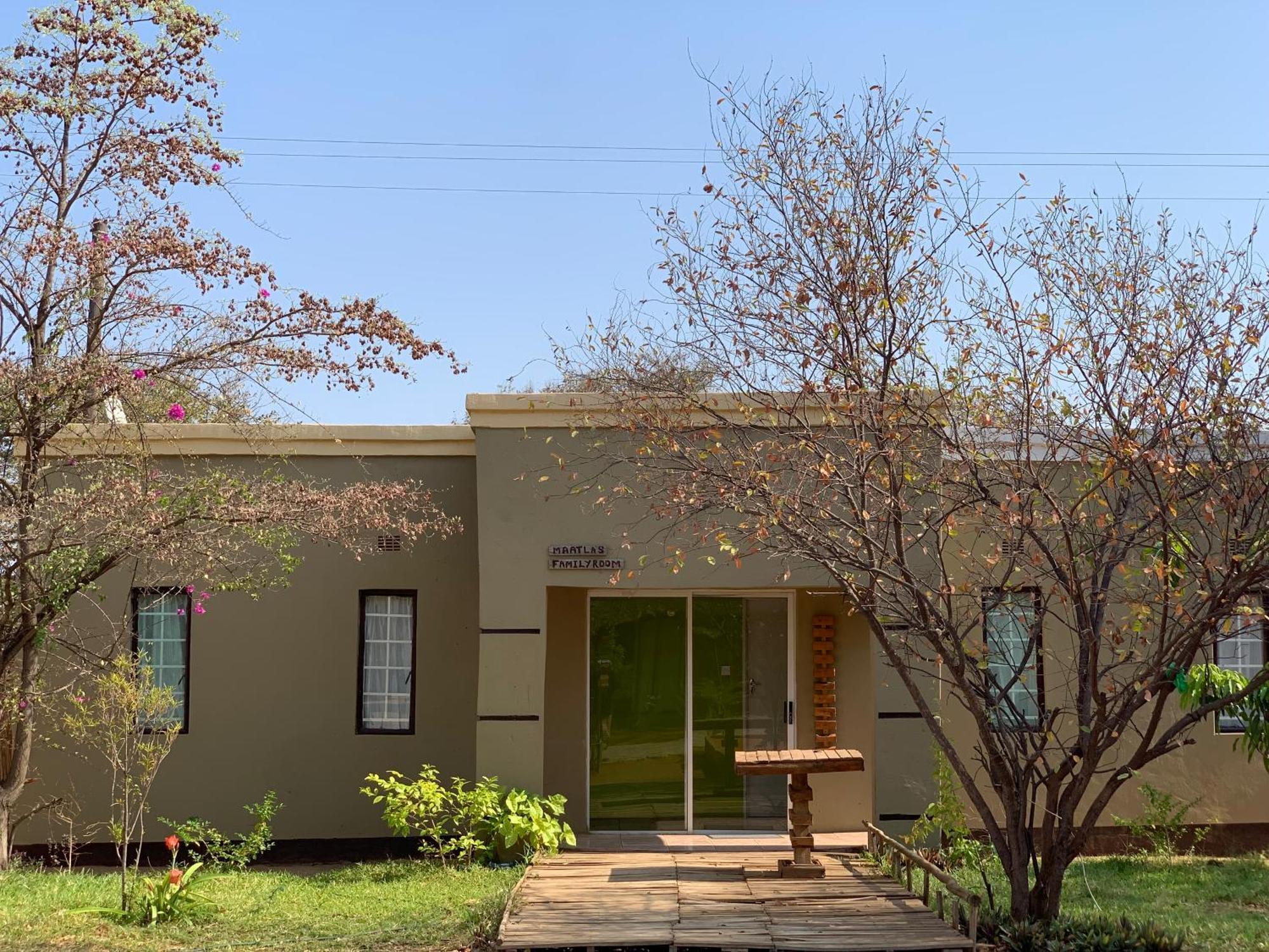 Jungle Breeze Home Stay Kasane Esterno foto