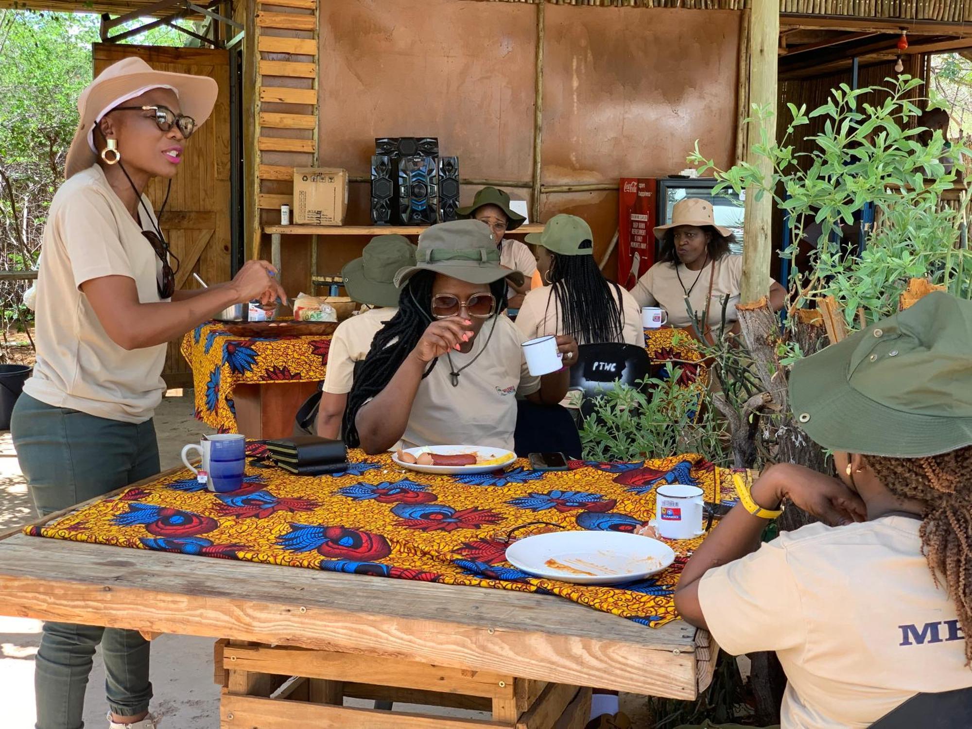 Jungle Breeze Home Stay Kasane Esterno foto