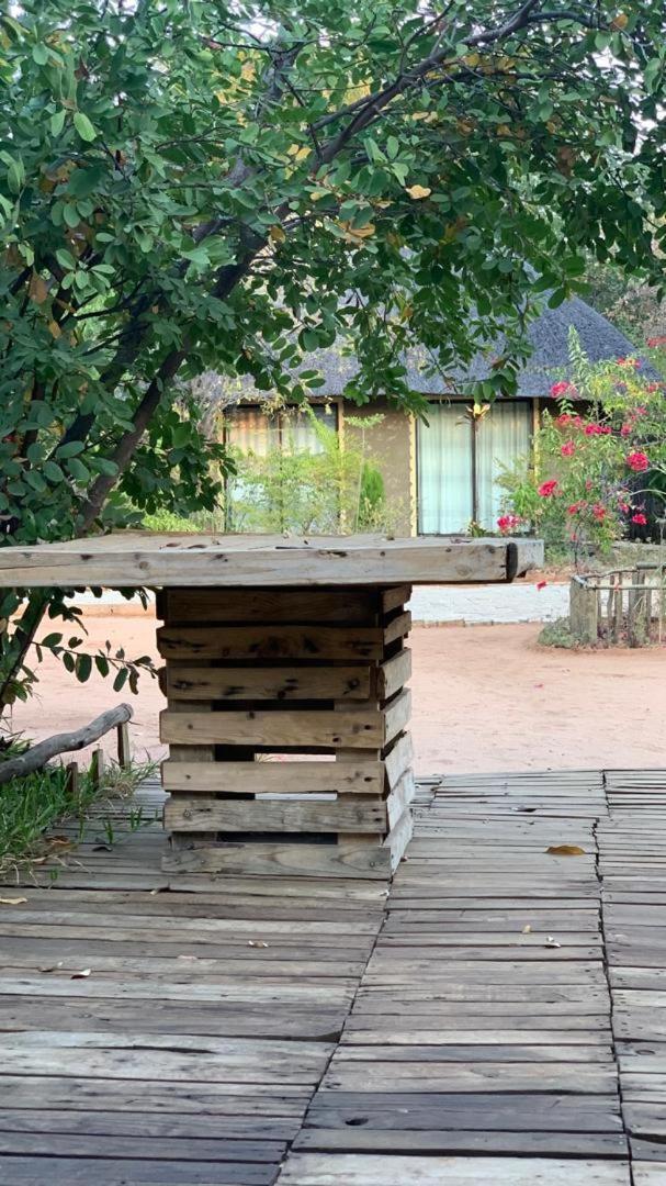 Jungle Breeze Home Stay Kasane Esterno foto