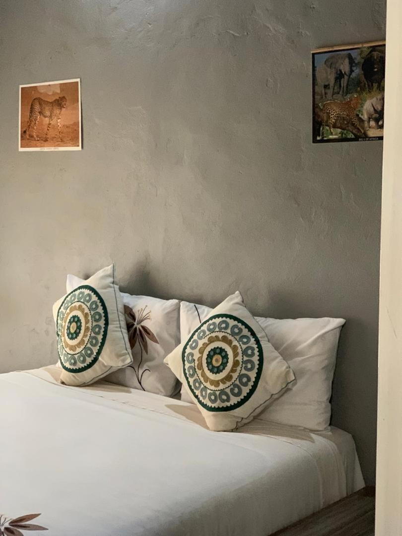 Jungle Breeze Home Stay Kasane Esterno foto