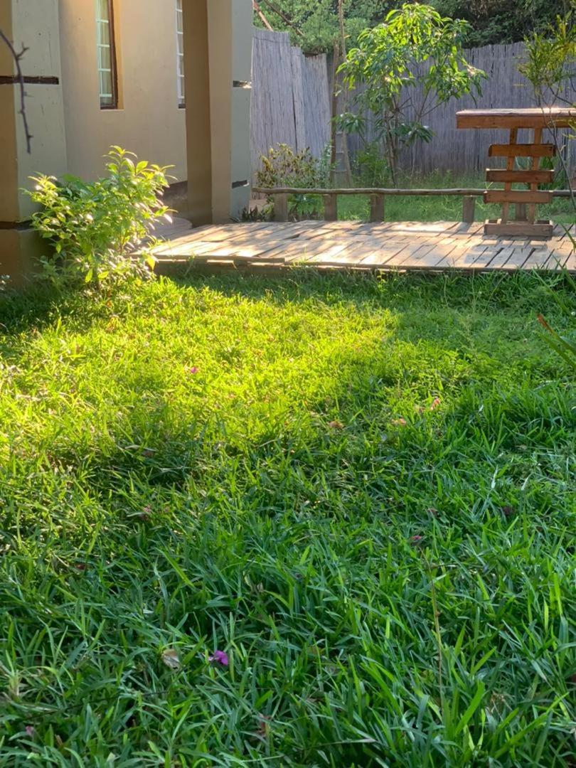 Jungle Breeze Home Stay Kasane Esterno foto