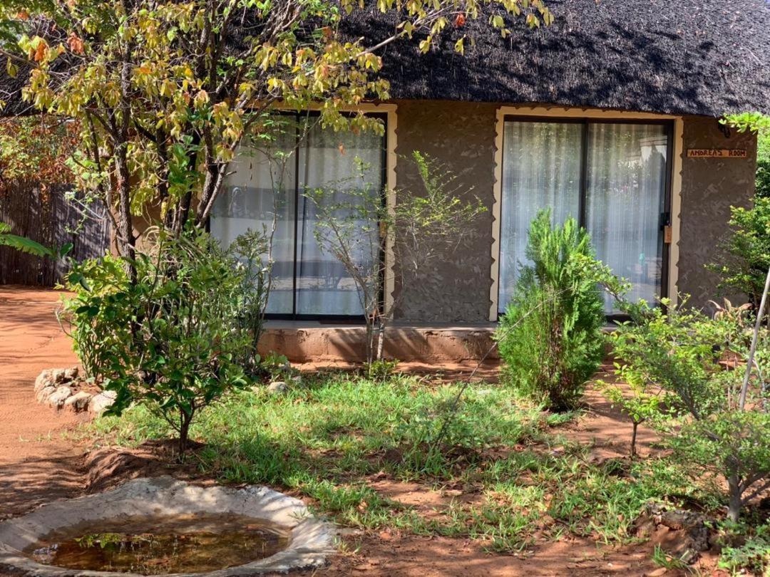 Jungle Breeze Home Stay Kasane Esterno foto